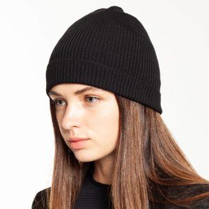 ✨ NWOT Black Ribbed Wilfred Toque | Aritzia